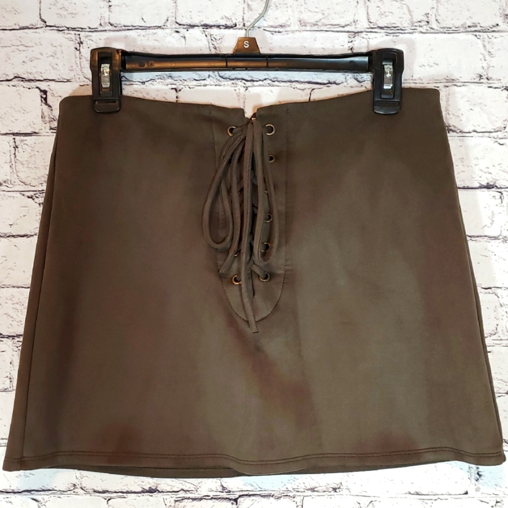 Leith Dark Green Faux Suede Lace-Up Mini Skirt Size L